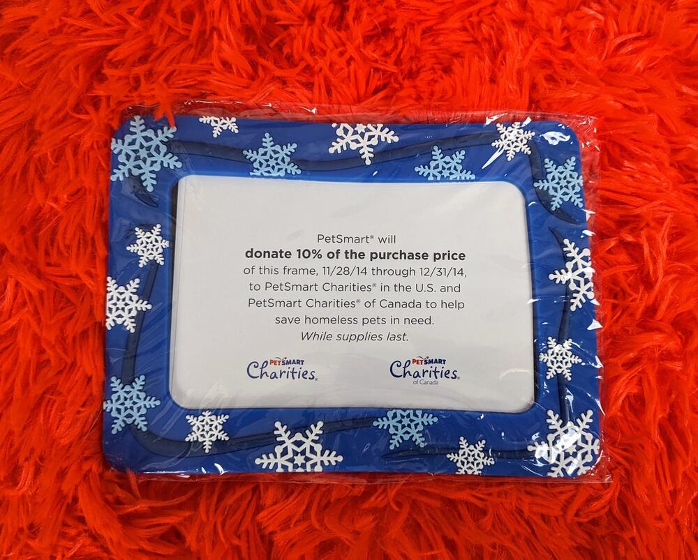 NWT 2014 Petsmart Blue White PVC Rubber Winter Snowflake Christmas 4x6 Pet Frame
